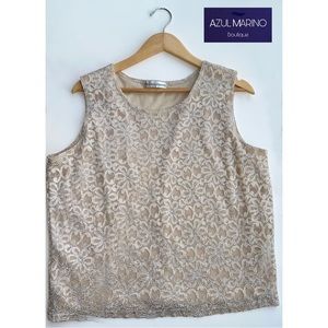 Draper’s & Damons — Women’s golden floral lace blouse • Blusa con encaje •